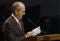 Russel M. Nelson Reading the Scripture on the Pulpit